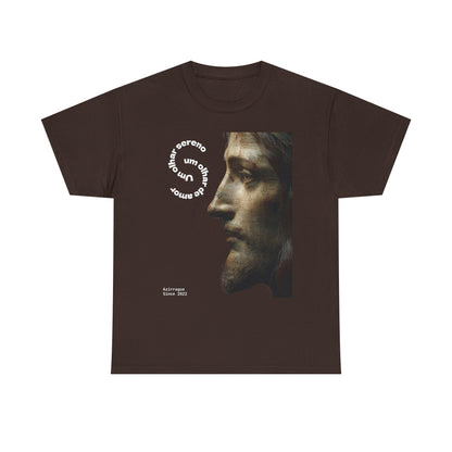Serene Gaze Tee — "Um olhar sereno. Um olhar de amor."