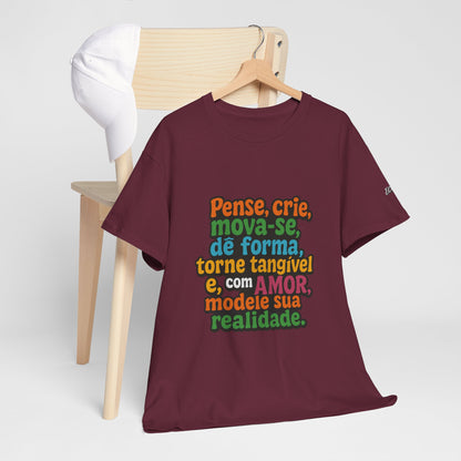 Camiseta inspiradora com citações portuguesas — "Pense, crie, mova-se..."