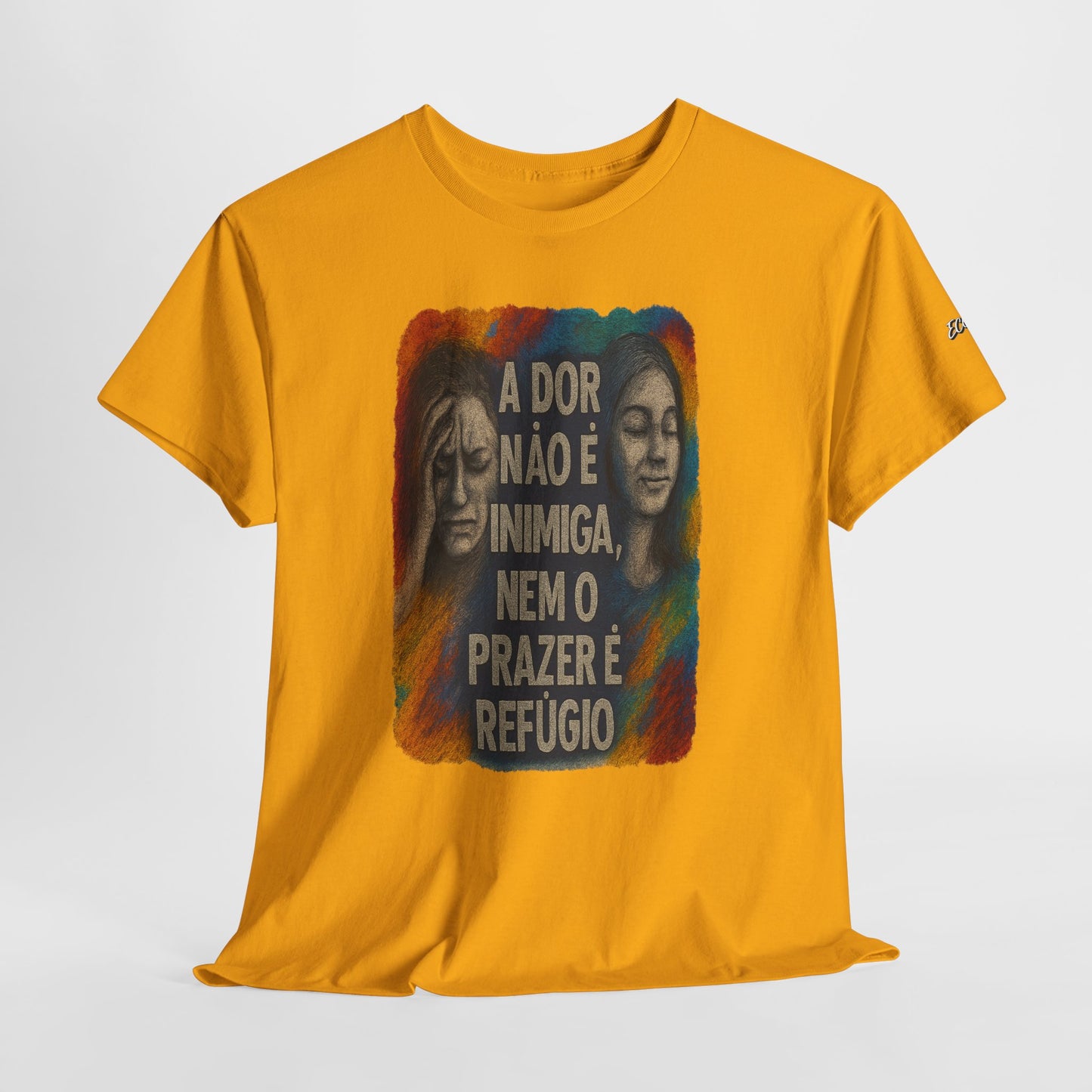 Camiseta — "A Dor Não é Inimiga, Nem o Prazer é Refúgio" Inspirational Portuguese Graphic Tee