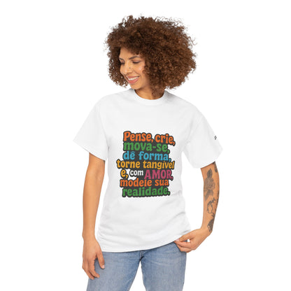 Camiseta inspiradora com citações portuguesas — "Pense, crie, mova-se..."