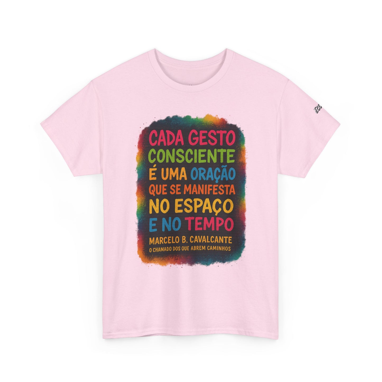 Camiseta Frase Filosófica “Cada gesto consciente é uma oração” – Algodão Premium Gildan 5000