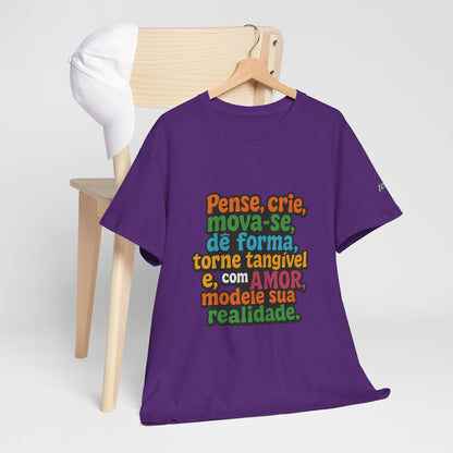 Camiseta inspiradora com citações portuguesas — "Pense, crie, mova-se..."