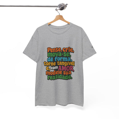Camiseta inspiradora com citações portuguesas — "Pense, crie, mova-se..."