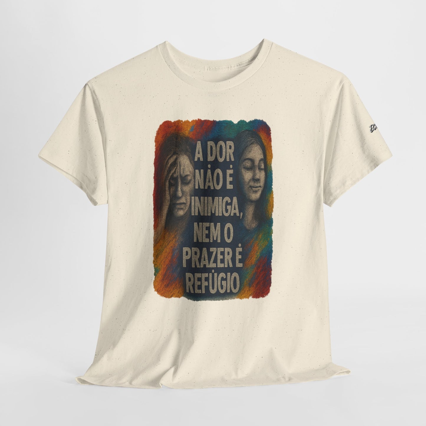 Camiseta — "A Dor Não é Inimiga, Nem o Prazer é Refúgio" Inspirational Portuguese Graphic Tee