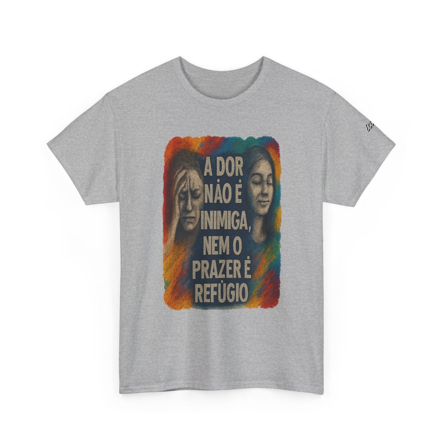 Camiseta — "A Dor Não é Inimiga, Nem o Prazer é Refúgio" Inspirational Portuguese Graphic Tee
