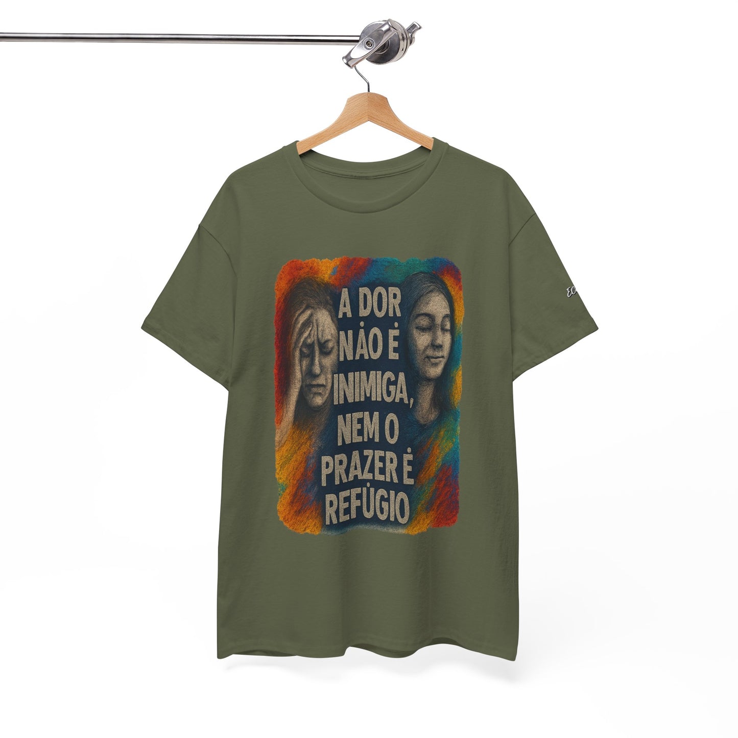 Camiseta — "A Dor Não é Inimiga, Nem o Prazer é Refúgio" Inspirational Portuguese Graphic Tee
