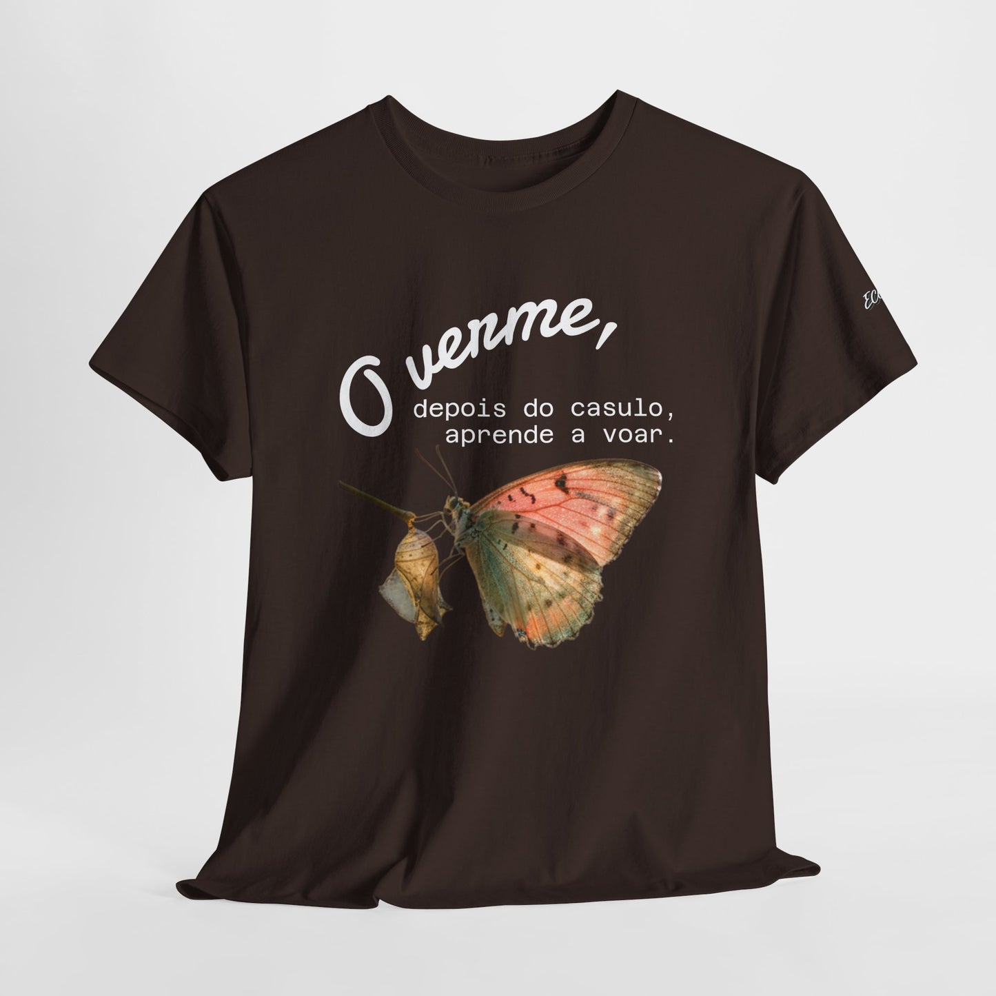 Camiseta — "O verme, depois do casulo, aprende a voar." Citação inspiradora em português