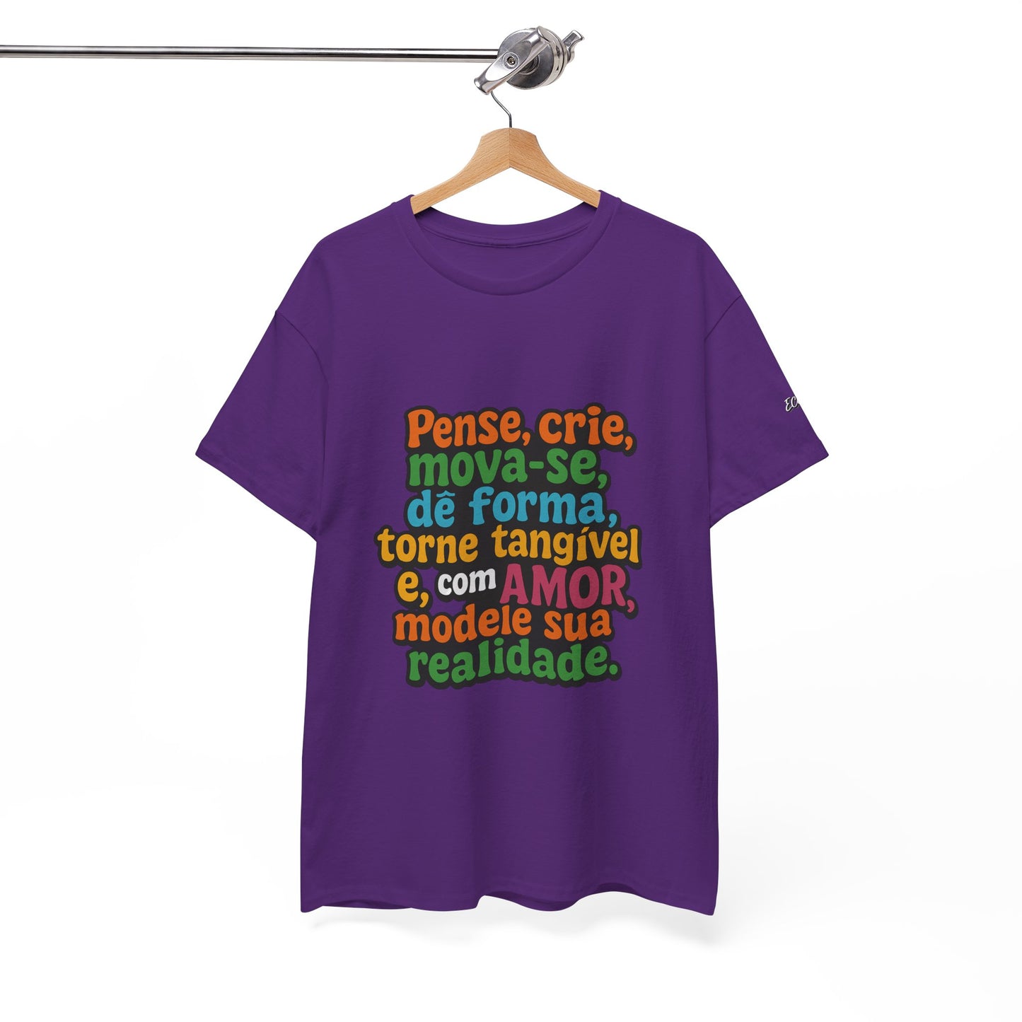 Camiseta inspiradora com citações portuguesas — "Pense, crie, mova-se..."