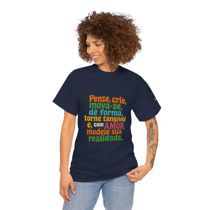 Camiseta inspiradora com citações portuguesas — "Pense, crie, mova-se..."