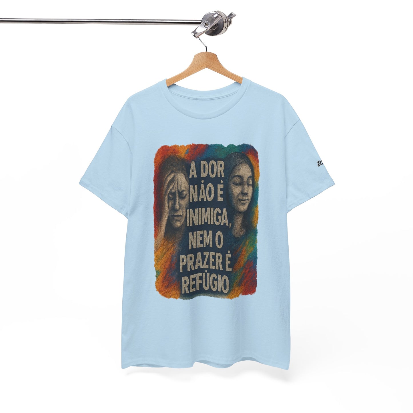 Camiseta — "A Dor Não é Inimiga, Nem o Prazer é Refúgio" Inspirational Portuguese Graphic Tee