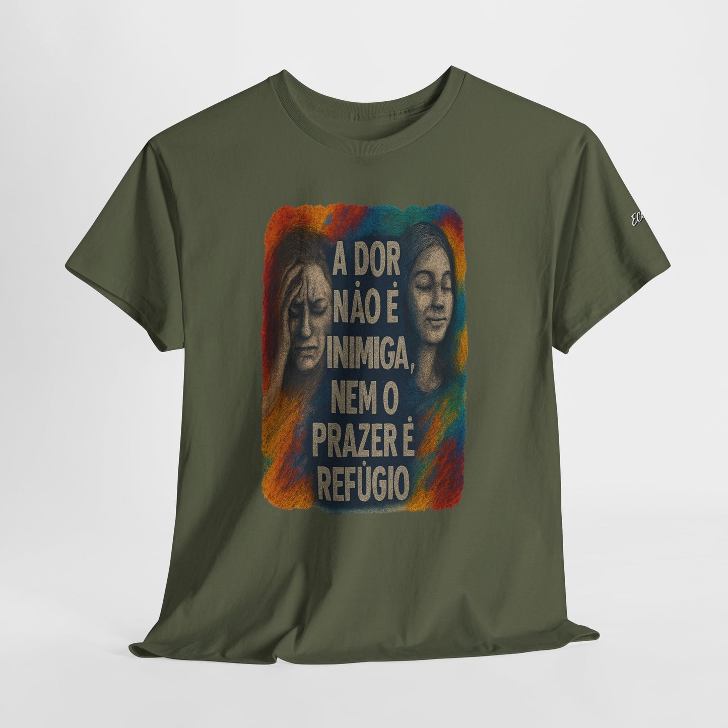Camiseta — "A Dor Não é Inimiga, Nem o Prazer é Refúgio" Inspirational Portuguese Graphic Tee