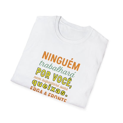 Camiseta “Erga a Fronte e Continue” — Algodão Leve Ring-Spun | Estoicismo e Superação