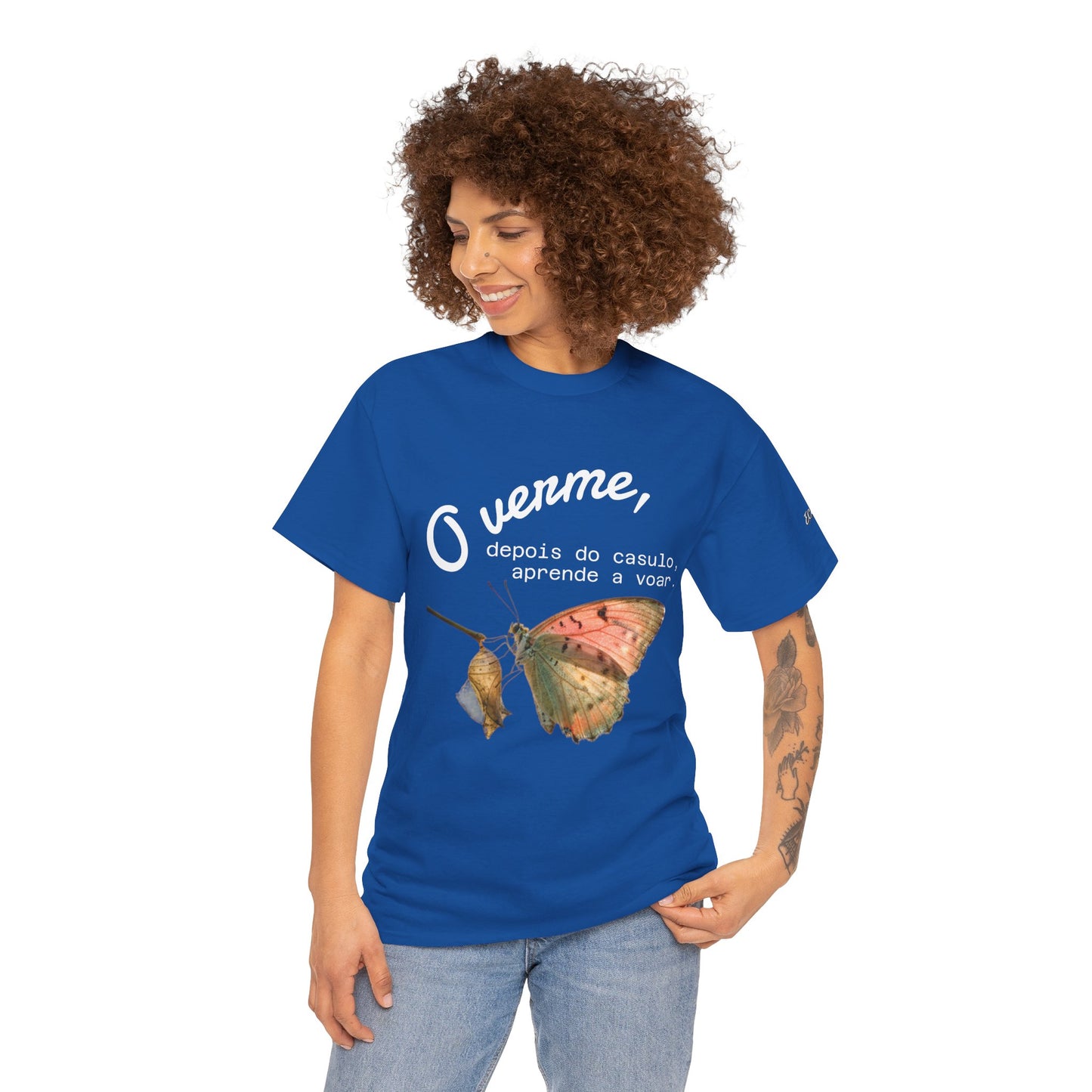 Camiseta — "O verme, depois do casulo, aprende a voar." Citação inspiradora em português