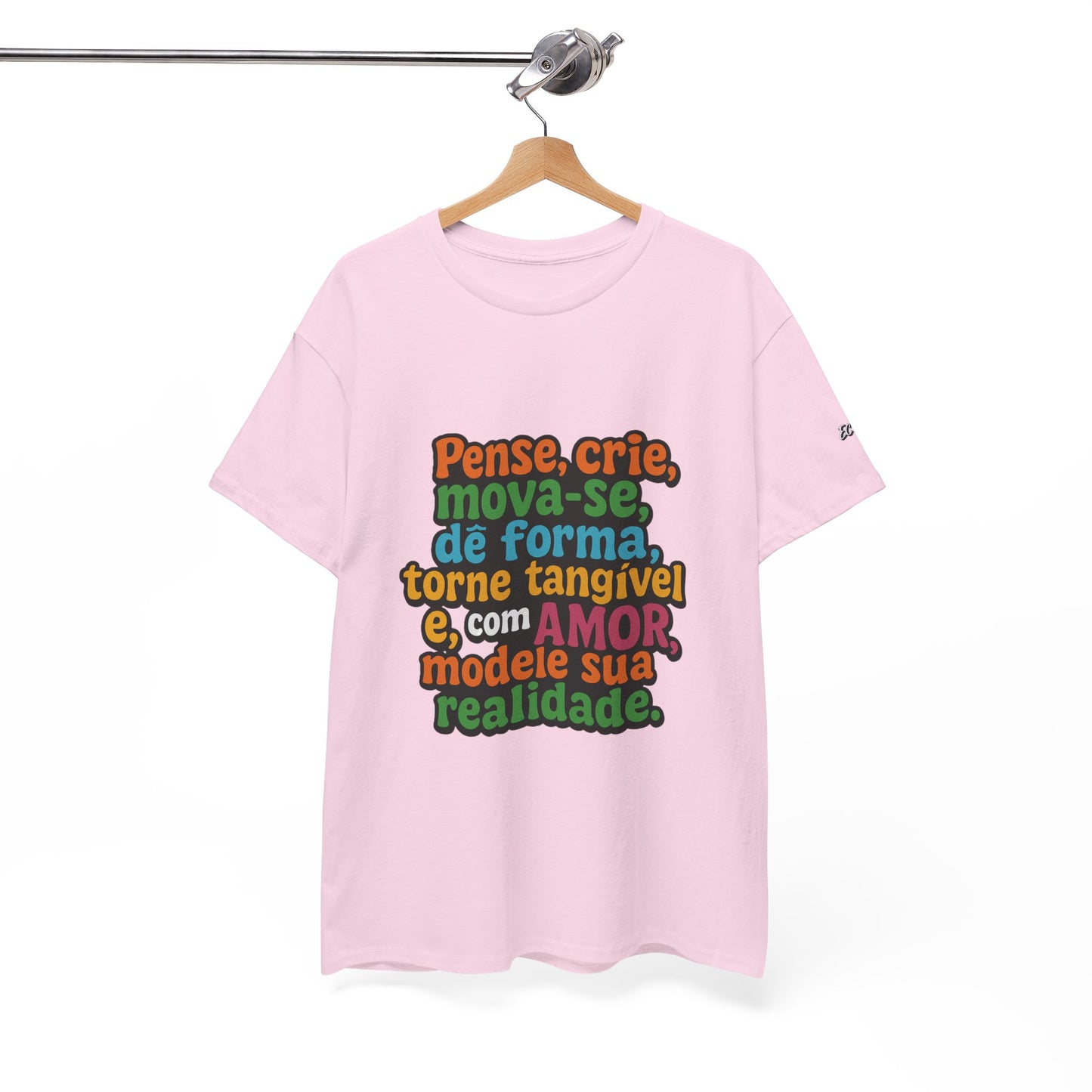 Camiseta inspiradora com citações portuguesas — "Pense, crie, mova-se..."
