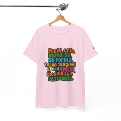 Camiseta inspiradora com citações portuguesas — "Pense, crie, mova-se..."