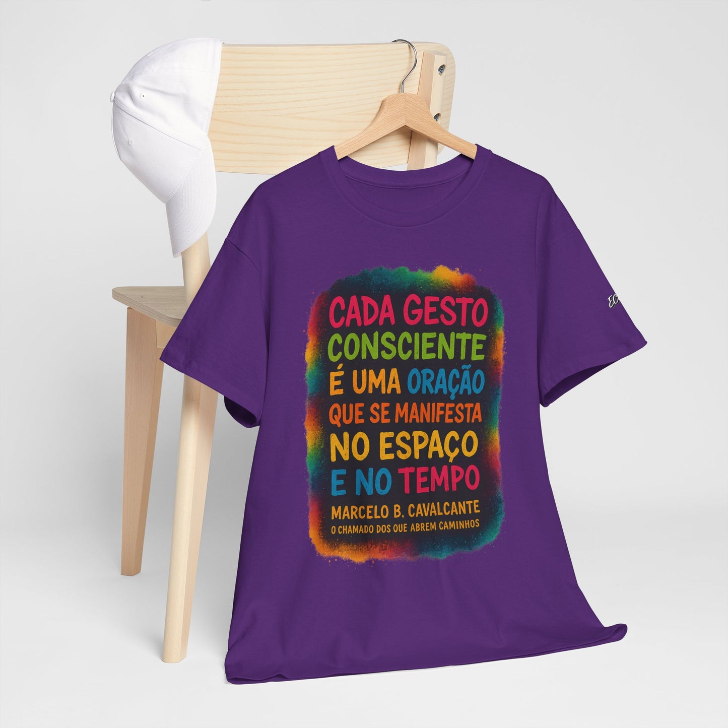 Camiseta Frase Filosófica “Cada gesto consciente é uma oração” – Algodão Premium Gildan 5000