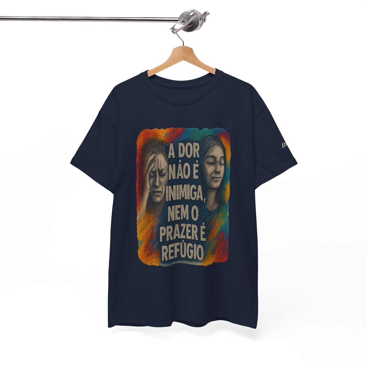 Camiseta — "A Dor Não é Inimiga, Nem o Prazer é Refúgio" Inspirational Portuguese Graphic Tee