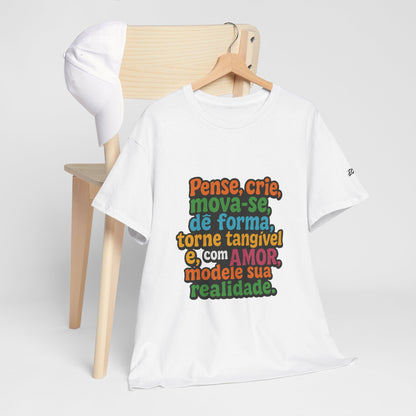Camiseta inspiradora com citações portuguesas — "Pense, crie, mova-se..."