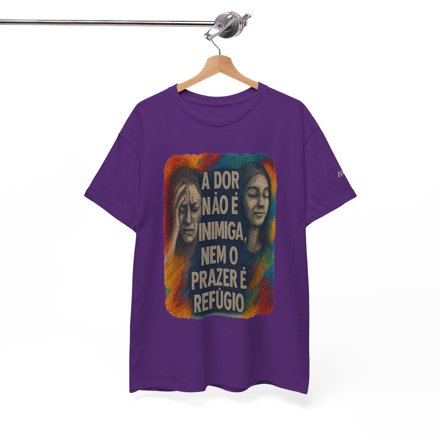 Camiseta — "A Dor Não é Inimiga, Nem o Prazer é Refúgio" Inspirational Portuguese Graphic Tee