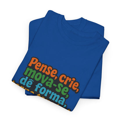 Camiseta inspiradora com citações portuguesas — "Pense, crie, mova-se..."