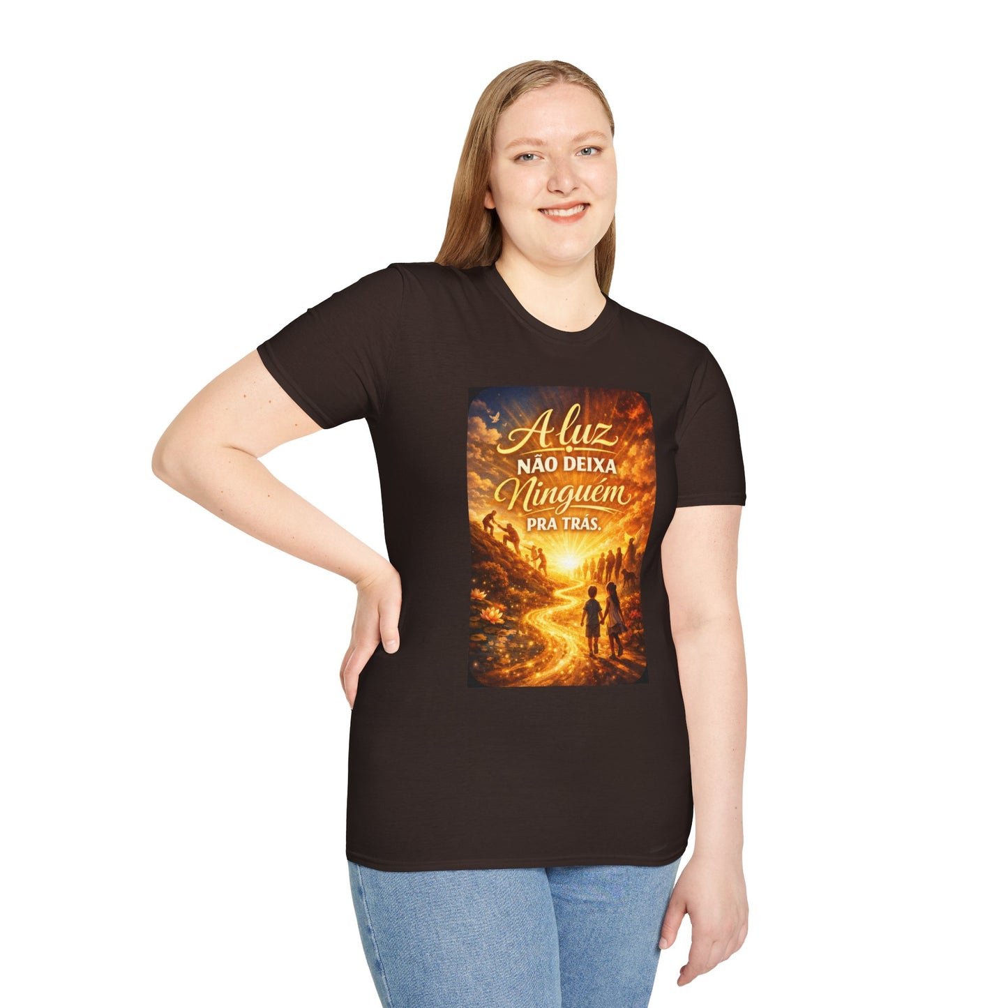 A luz não deixa ninguém pra trás. T-Shirt — Portuguese Inspirational Quote Shirt