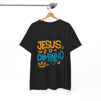 Camiseta Cristã “Jesus é o Caminho” | Algodão Gildan 5000 | Fé em Português