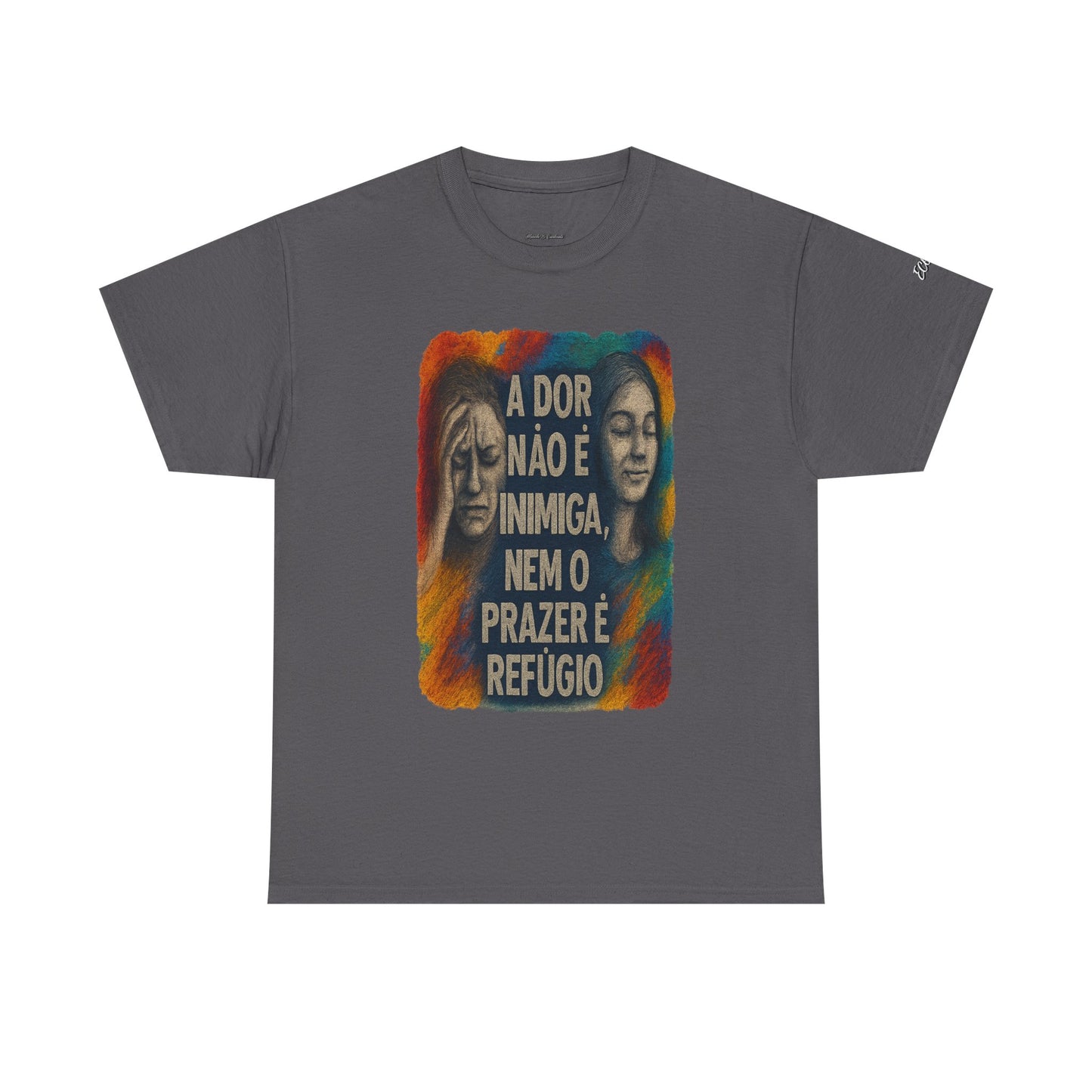Camiseta — "A Dor Não é Inimiga, Nem o Prazer é Refúgio" Inspirational Portuguese Graphic Tee