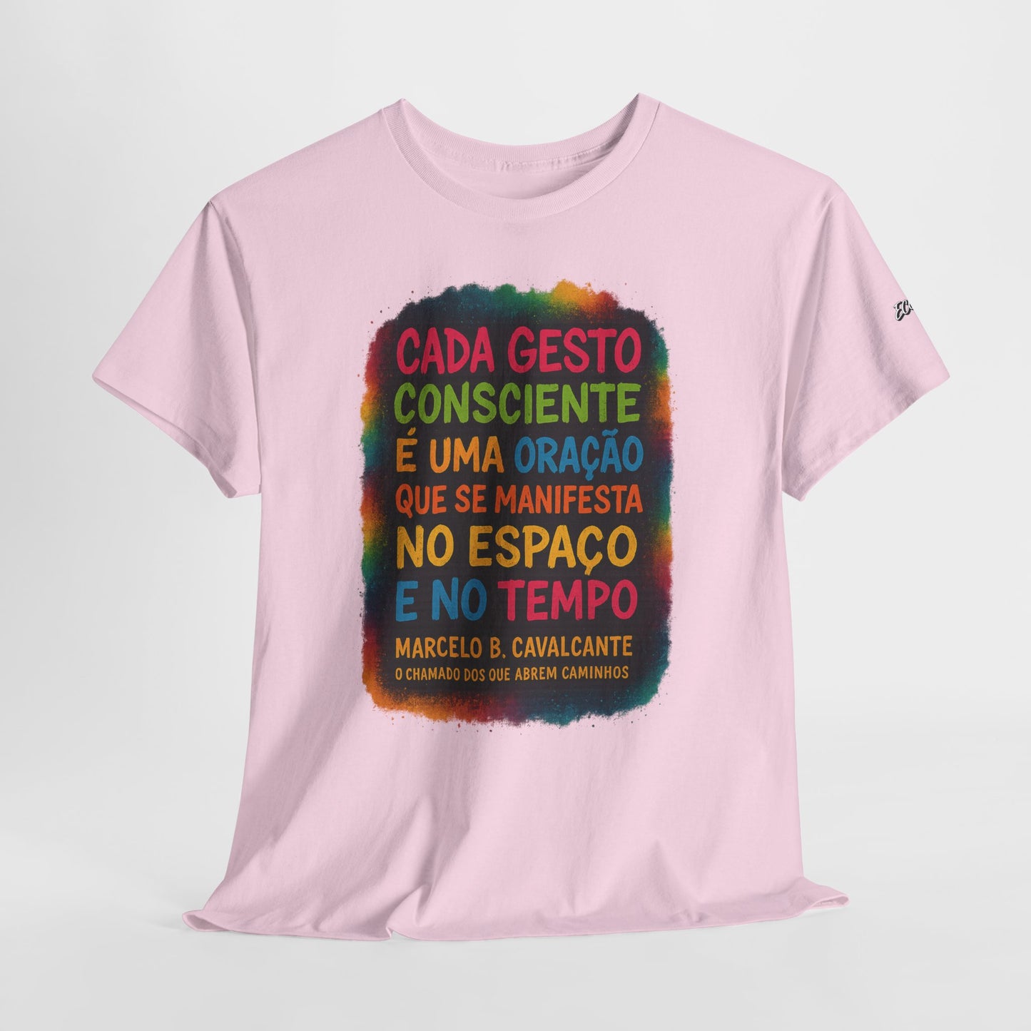 Camiseta Frase Filosófica “Cada gesto consciente é uma oração” – Algodão Premium Gildan 5000