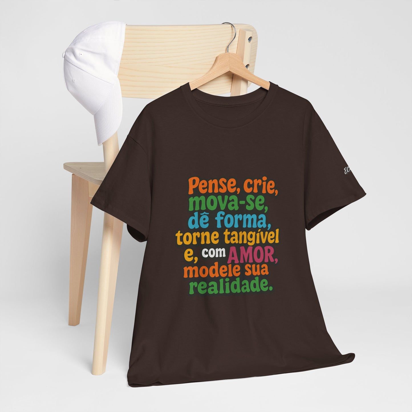 Camiseta inspiradora com citações portuguesas — "Pense, crie, mova-se..."