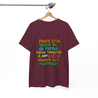 Camiseta inspiradora com citações portuguesas — "Pense, crie, mova-se..."