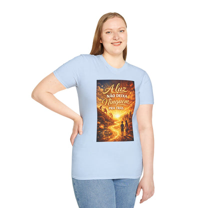 A luz não deixa ninguém pra trás. T-Shirt — Portuguese Inspirational Quote Shirt