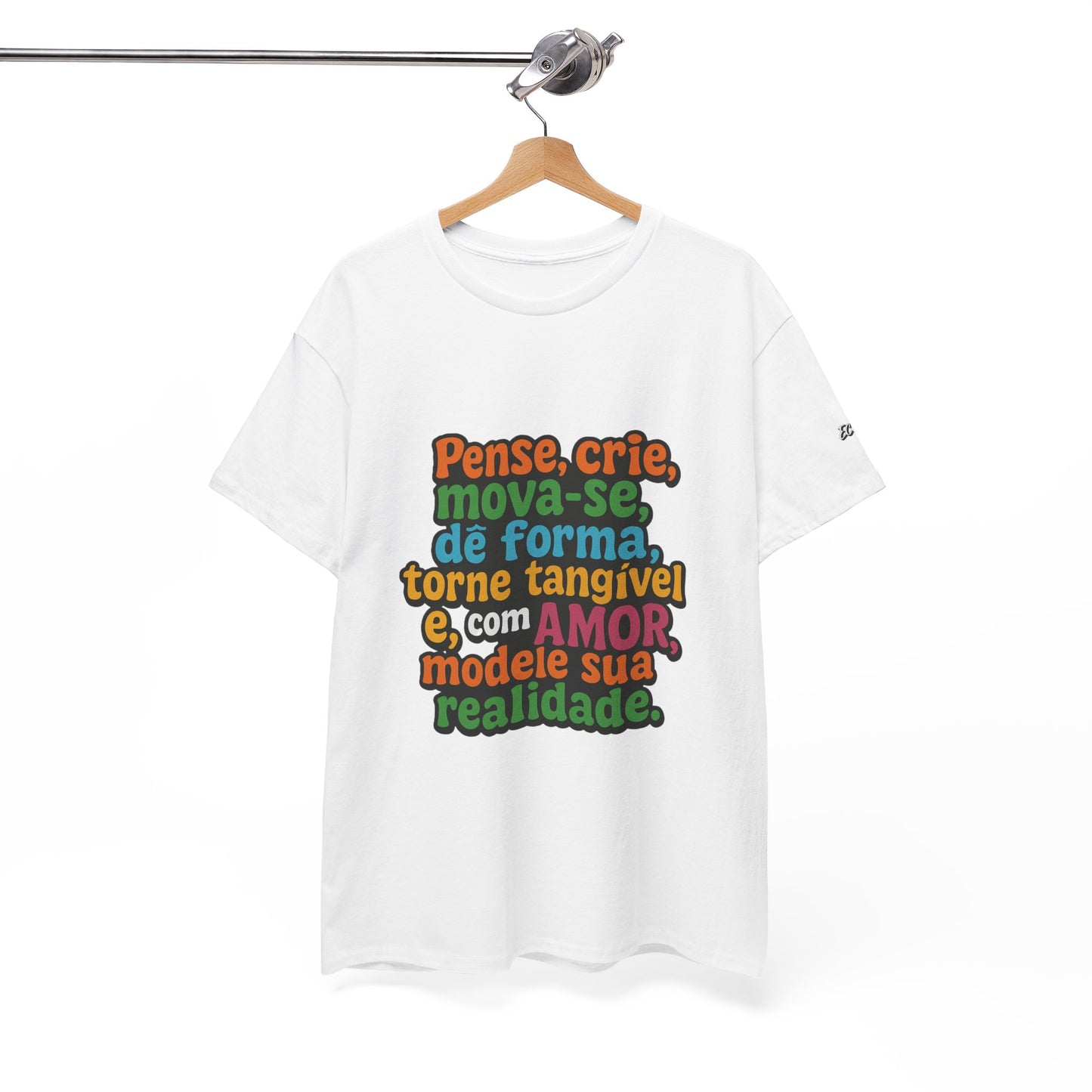Camiseta inspiradora com citações portuguesas — "Pense, crie, mova-se..."