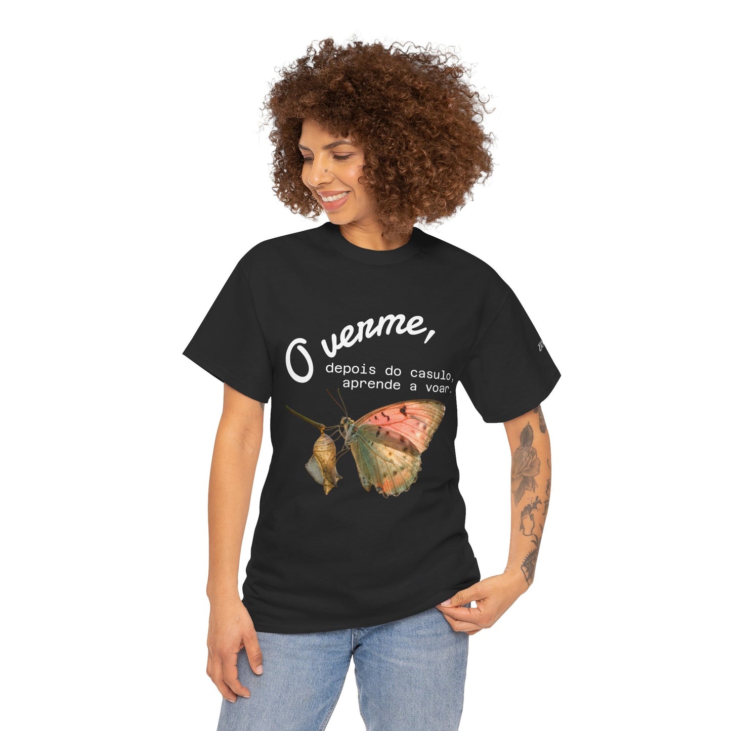 Camiseta — "O verme, depois do casulo, aprende a voar." Citação inspiradora em português