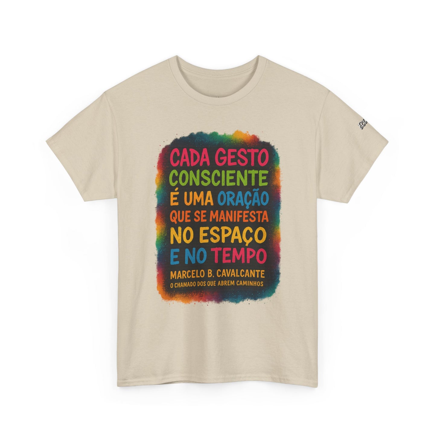Camiseta Frase Filosófica “Cada gesto consciente é uma oração” – Algodão Premium Gildan 5000