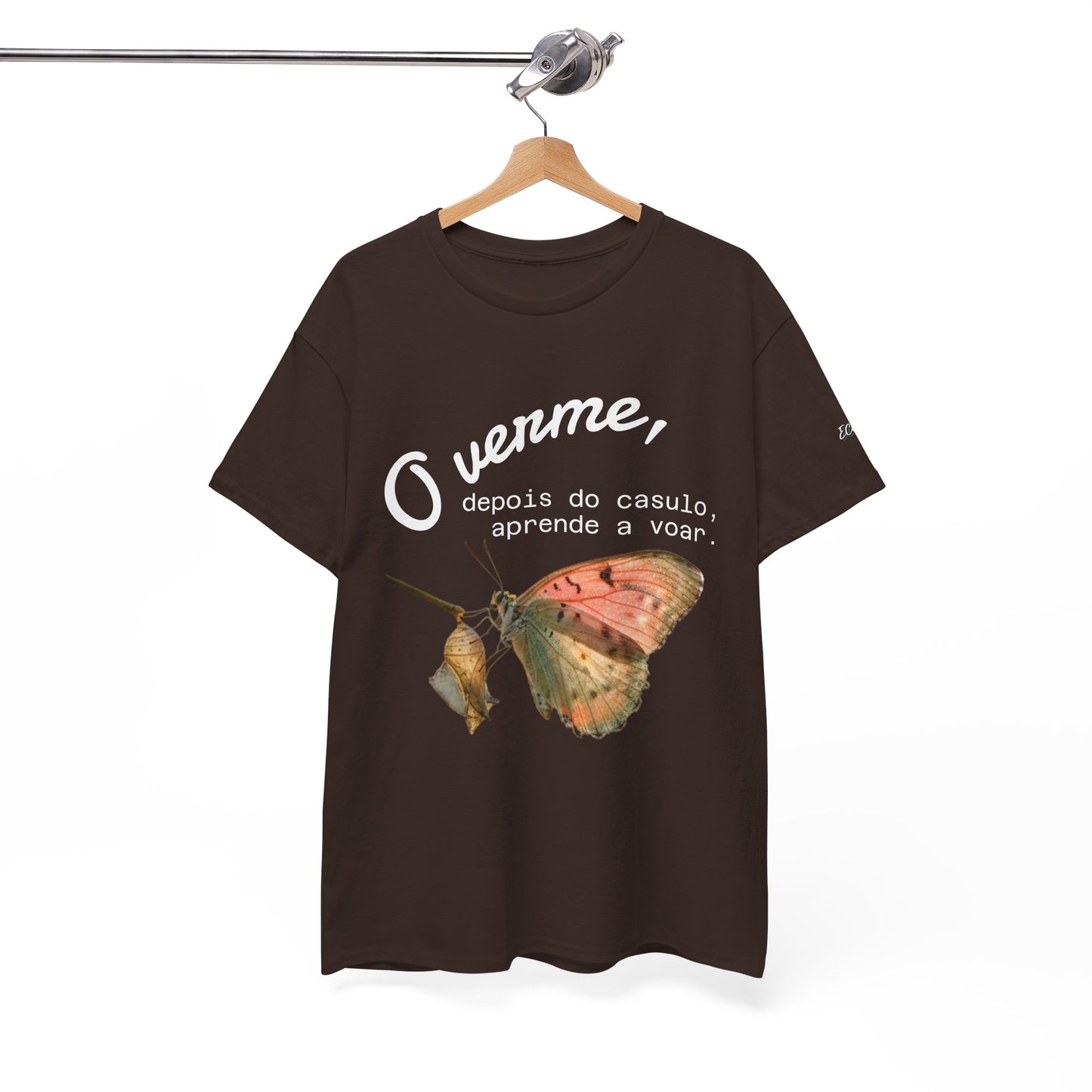 Camiseta — "O verme, depois do casulo, aprende a voar." Citação inspiradora em português