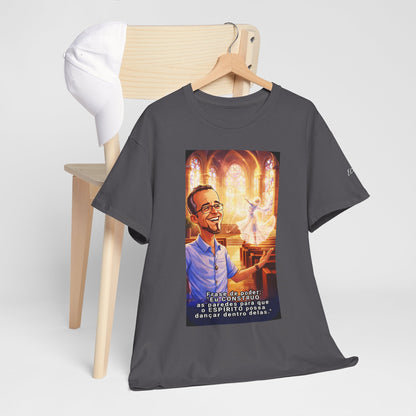 Camiseta Azimur com Frase de poder "Eu construo as paredes para que o Espírito possa dançar dentro delas."
 – Algodão Premium