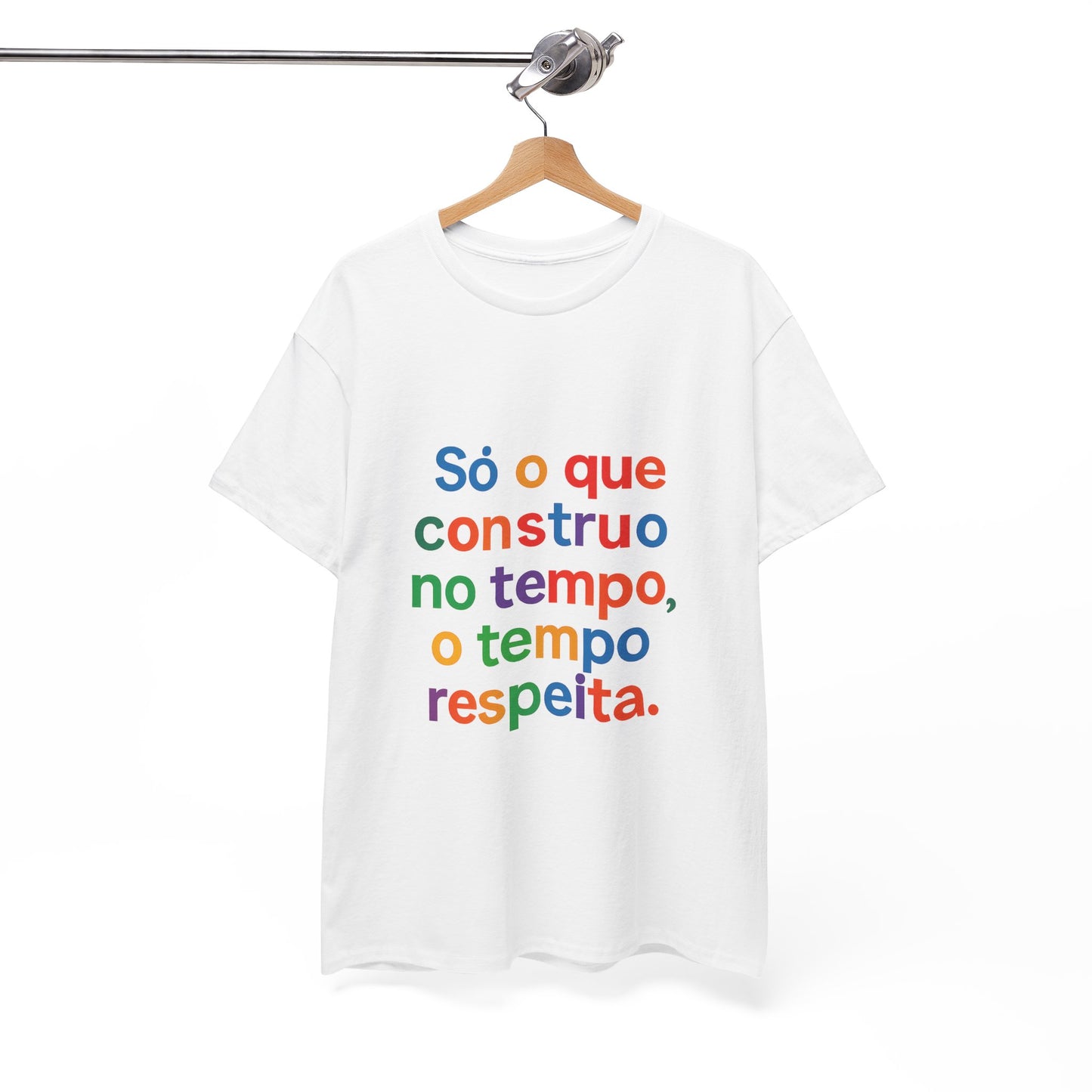 Camiseta Filosófica “Só o que Construo no Tempo, o Tempo Respeita” – Algodão Gildan 5000