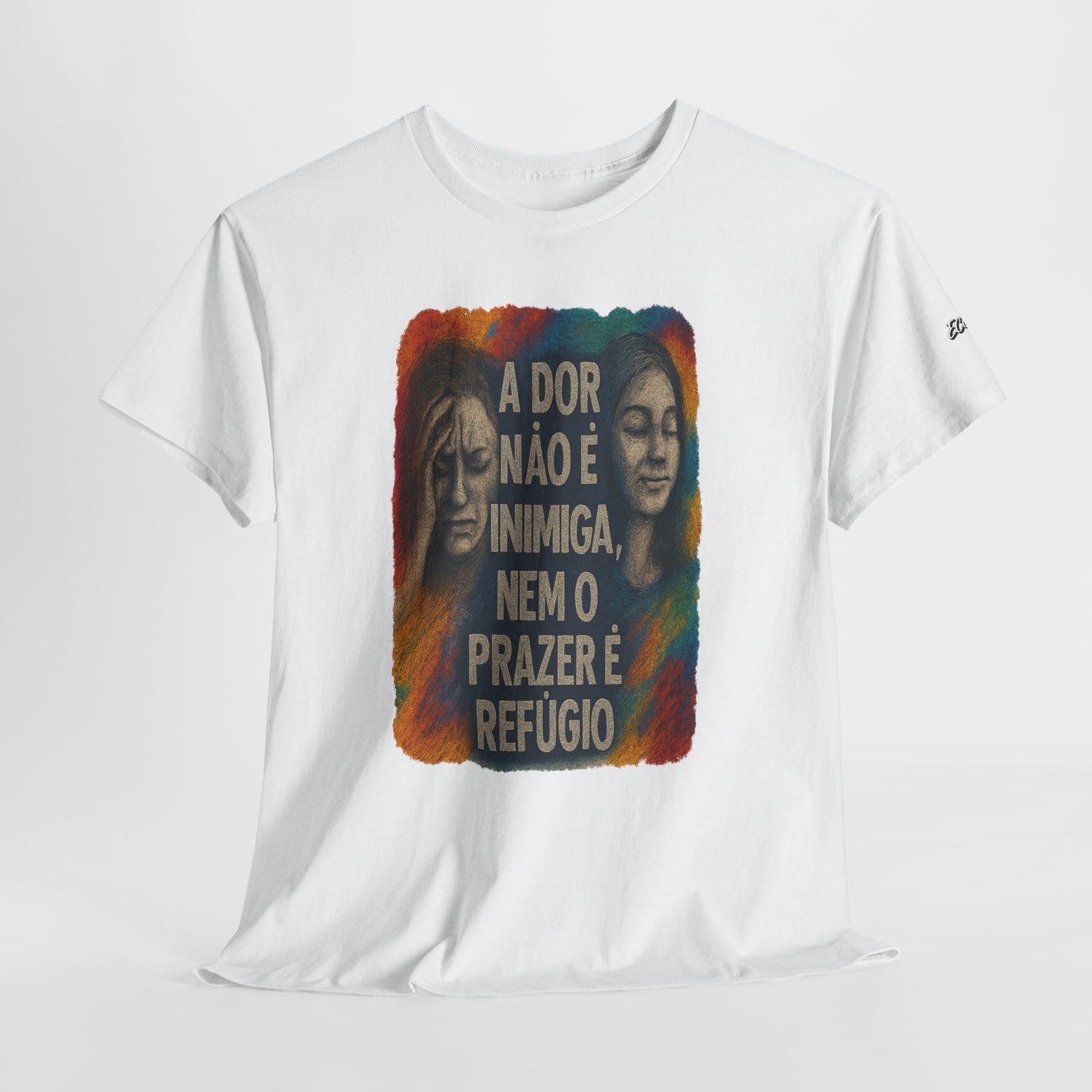Camiseta — "A Dor Não é Inimiga, Nem o Prazer é Refúgio" Inspirational Portuguese Graphic Tee