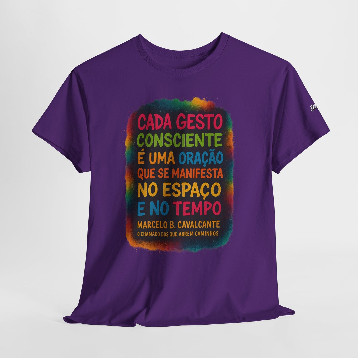 Camiseta Frase Filosófica “Cada gesto consciente é uma oração” – Algodão Premium Gildan 5000