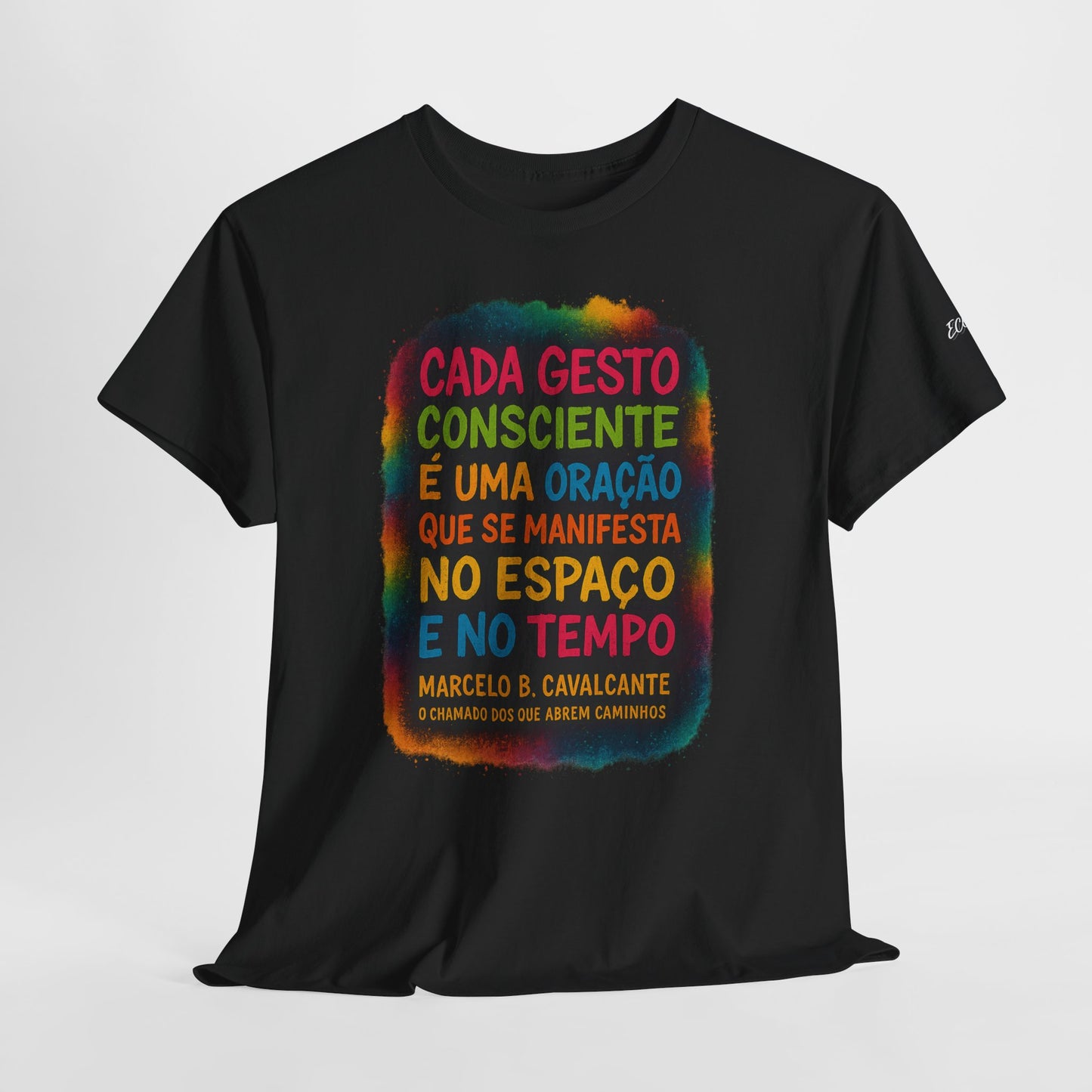 Camiseta Frase Filosófica “Cada gesto consciente é uma oração” – Algodão Premium Gildan 5000