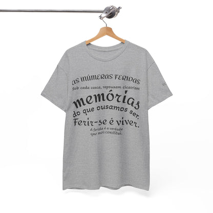 Camiseta “As Inúmeras Feridas” – Algodão Premium Unissex